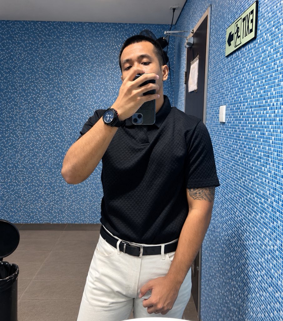 captequila's tweet photo. Forgot my glasses, but not the mirror selfie lol https://t.co/khoZAIoxGw