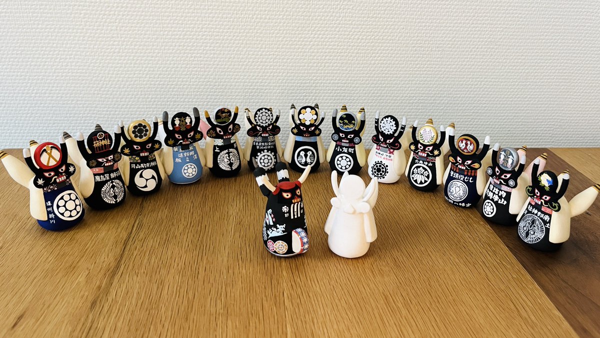 toulu's tweet photo. 鱒沢さんをもって「遠野郷しし踊り大図鑑」に掲載の13団体+湧水鹿踊+鱒沢獅子踊りがついに完成〜🎊！

と思ったら東禅寺しし踊りさんが無く、作った気がしていたけど土澤アートで手放していた...？記憶違い...？つく...ろう... https://t.co/sZT5xMzaTO