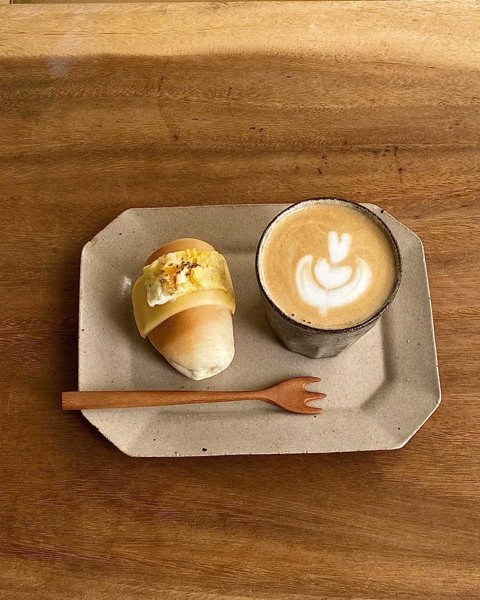 andre26wlarryji's tweet photo. Just found the best hidden bakery in town! Their matcha croissant is flaky, creamy, and the perfect balance of bitterness and sweetness—10/10 would come back tomorrow.  #FoodieFind， https://t.co/vtMPpgBbW3