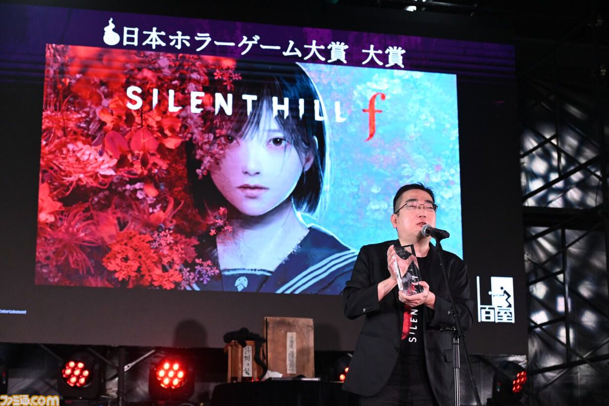 famitsu's tweet photo. 『サイレントヒル f』が大賞となった“日本ホラーゲーム大賞2026”の授賞式の模様をリポート
https://t.co/x2ObEw3jUr

ホラーコンテンツが一堂に集結したイベント“東京ホラー特区!!2026”の初日に行われ、ガッチマンさんなどが登壇した授賞式や、百室ブースの様子をお届け https://t.co/h9yC9Le65c