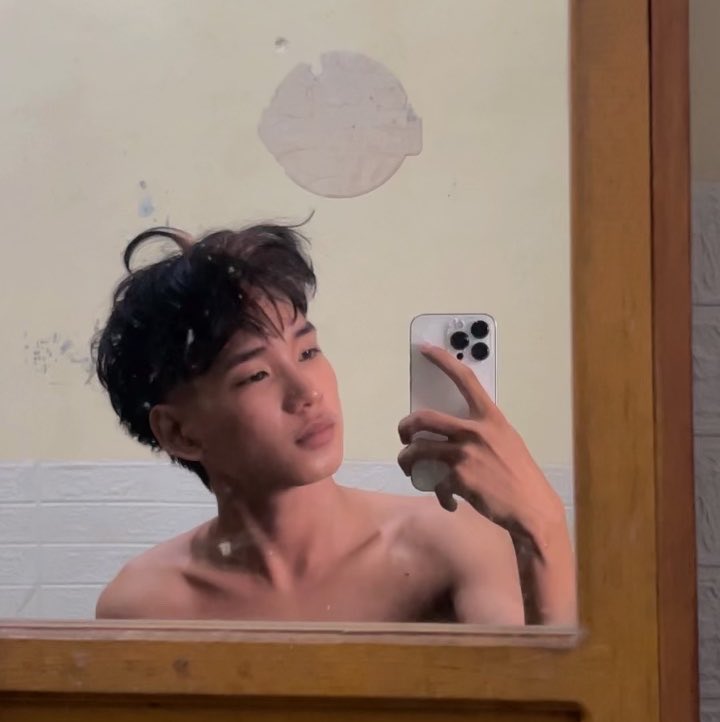 fwsiryell's tweet photo. [QUEER FRIENDSHIP APPLICATION]

name: biasa di panggil (ell)
occupation: mahasiswa super sibuk
height: w pendek njir (160)
interest: jennie
hobby: ml, baca buku, dengerin lagu jennie
fun fact: ga pernh bisa tenang di kamar njir, ajak aku jlan skrng!!! https://t.co/ftjgAwsKM6