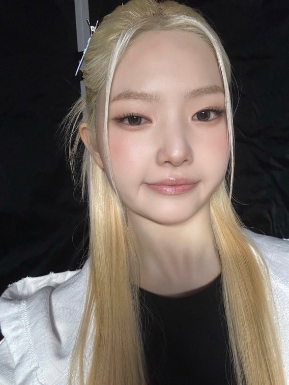 SEOHEEFRANCE's tweet photo. 📸 :: WVRS

#SEOHEE sur l’application !

#서희 #TUIDE #튜이드 https://t.co/giHQSBDc7d