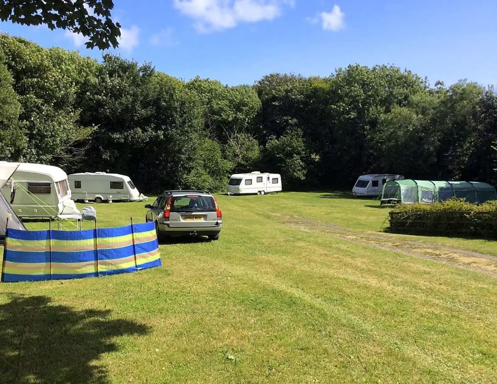 aroundaboutbrit's tweet photo. Camping and Touring at Skyburriowe Farm, Cornwall.
Set on a family-run dairy farm near Helston, Skyburriowe Farm offers a small and friendly campsite surrounded by the countryside of the Lizard Peninsula.
https://t.co/B5Dn9pbFUA
#CornwallCamping #LizardPeninsula #Camping https://t.co/rV1mRJaShN