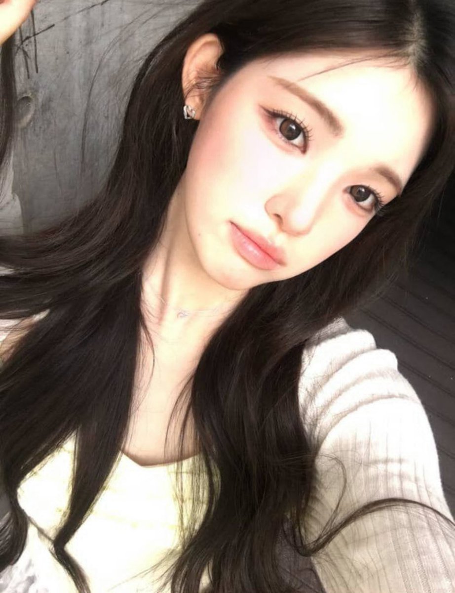 UwOUoU's tweet photo. 고노출 셀카 정말좋다 https://t.co/1ke5YaylmP