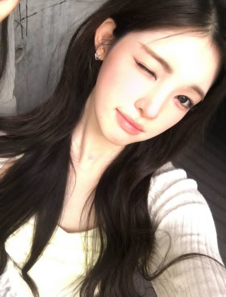 UwOUoU's tweet photo. 고노출 셀카 정말좋다 https://t.co/1ke5YaylmP