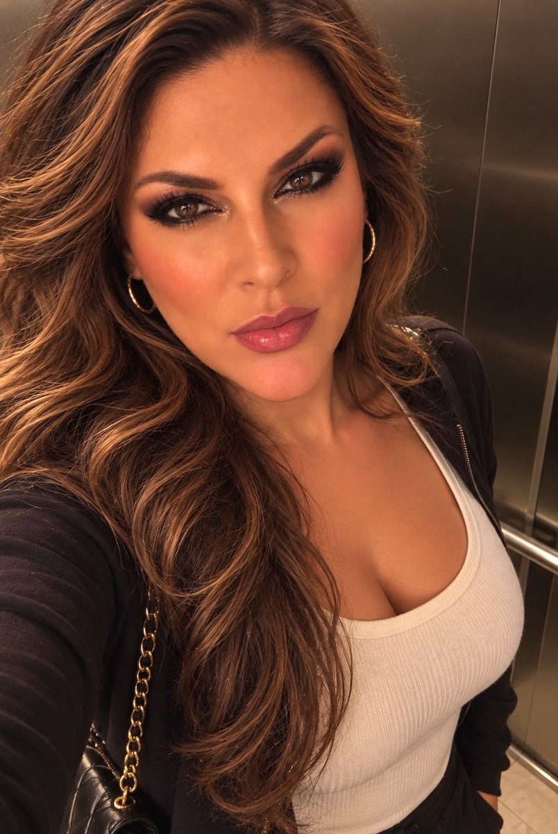 HypnoLooper's tweet photo. New week.
Same problem.

You still can’t stop looking at me. 👀

So let’s make one thing clear from the start…

You’re going to give me your attention today.

Look into my eyes.

And let the week begin. 💋 https://t.co/6CoF0ylbEu