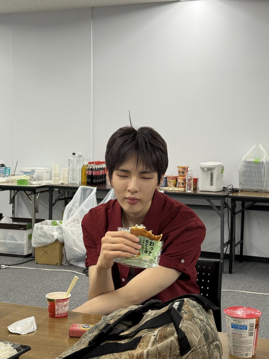 by_EPEX's tweet photo. 굥미 생일축하행 
오늘 날씨 딱 좋던데 생일이라 기분 좋겠다잉 오늘 하루 재밌게 보내고 앞으로도 모든 게 다 행복하면 좋겠어 물론 나와 함께 ㅎㅎ 생일 축하하고 재밌게 살아봅시다 뮤르뮤르🤤

#EPEX #이펙스 #BAEKSEUNG #백승
#낭만_가득한_뮤와의_9월
#Dreamy_September_with_MU https://t.co/JXHXHU8rC2