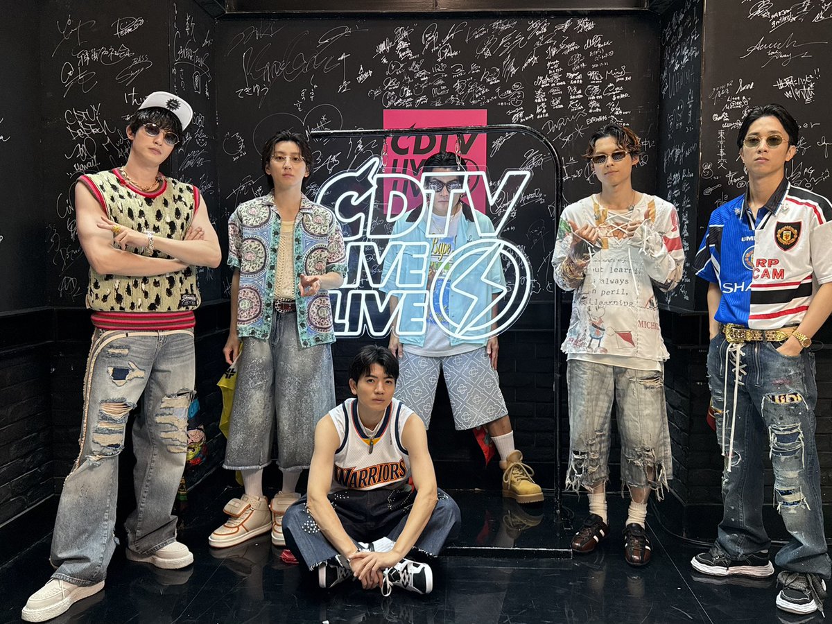 TBSCDTV's tweet photo. #CDTVライブライブ
今夜も激アツLIVEをお届け❤️‍🔥⚡️
本番直前ショットで実況中だよ📸

このあとは
#SixTONES が登場！

“今この瞬間を楽しもう”という開放感を全開で表現した
「Dance Forever」をフルサイズ披露✨

#TVer でリアルタイム配信中⚡️
https://t.co/CwWmFbKCS3

#TBS https://t.co/t7MruAqmMp