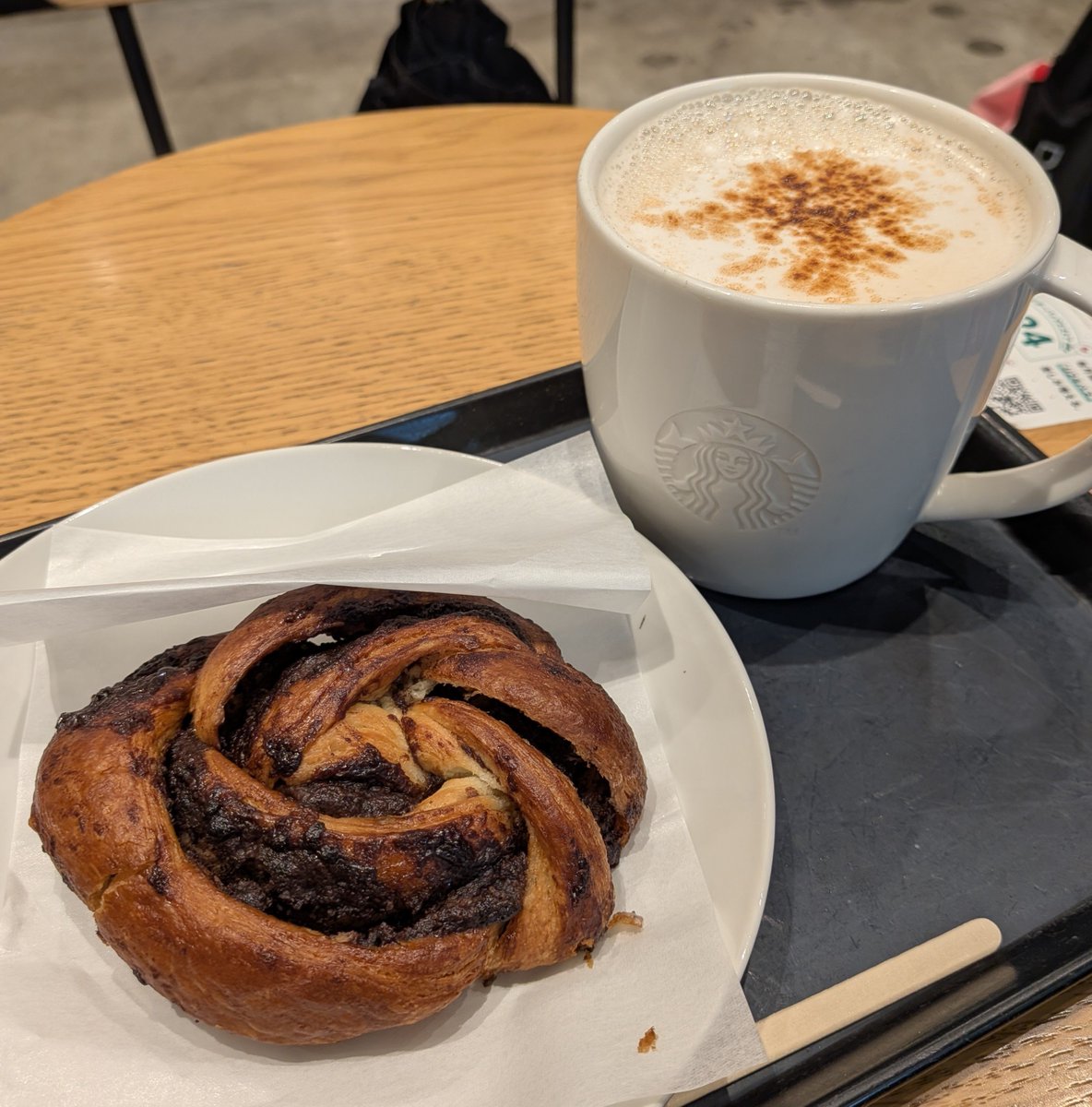 commander_honey's tweet photo. 美容院帰りのおやつ☕( ´⤙`⸝⸝ )ﾝﾏｲ✨ https://t.co/sOPPsJNMGr
