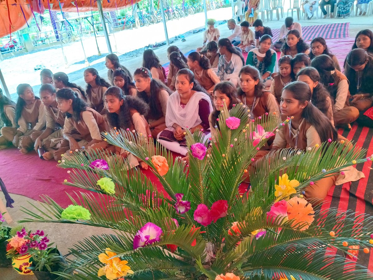 BarabankHs1982's tweet photo. 🌺 Ganesh Puja Celebration 🌺
Barabank High School, Barabank
Ganesh Puja was celebrated with great devotion and enthusiasm at Barabank High School, Barabank. The celebration began with the traditional worship of Lord Ganesha, seeking blessings for wisdom, knowledge, and success. https://t.co/U71uuh9Va0