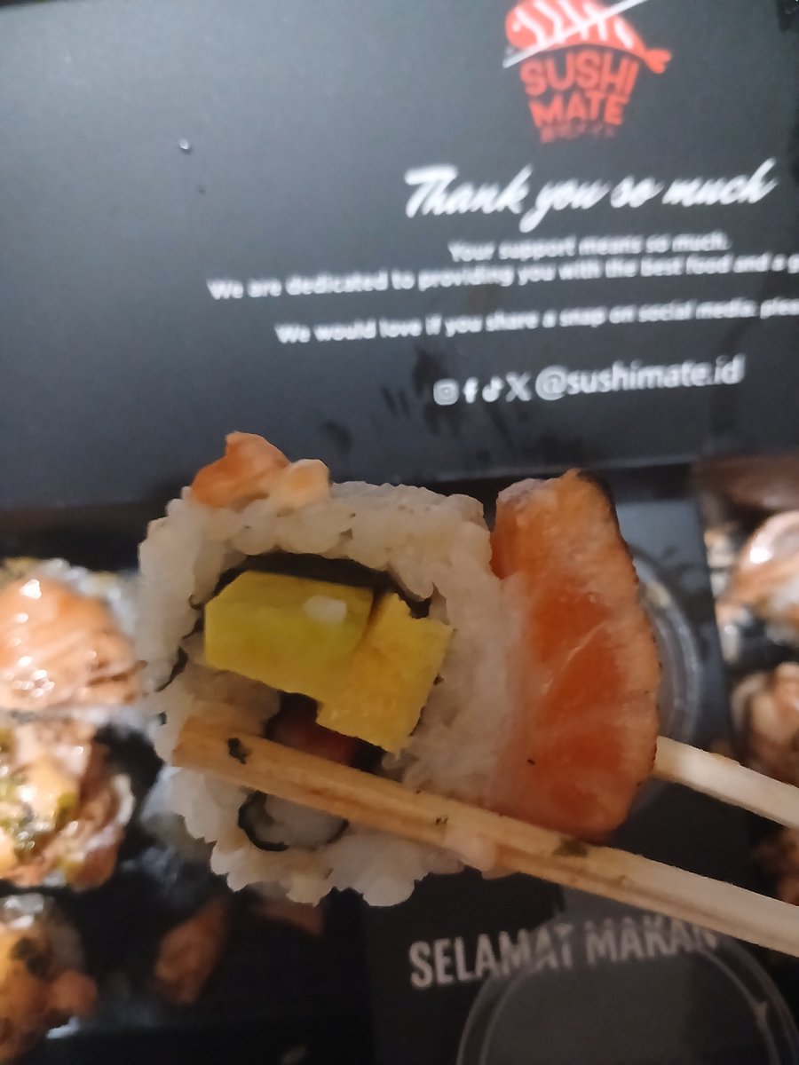 sunkissedphase's tweet photo. cinta banget sushi mate https://t.co/GSVxu9PZhm