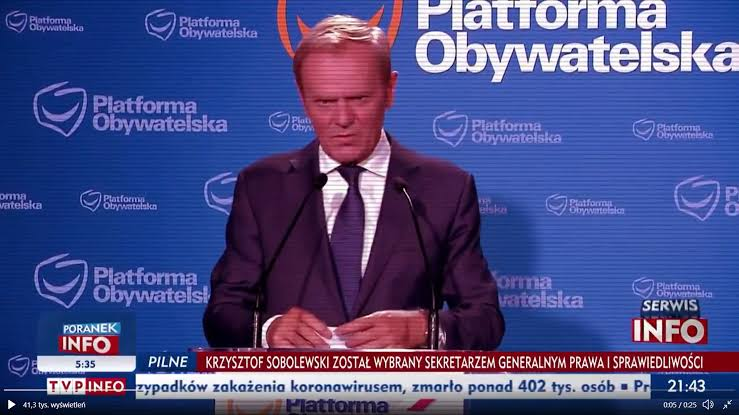 popierdalacze's tweet photo. zdjęcia donalda tuska z tajemniczą aurą https://t.co/SMTRt2JdUa
