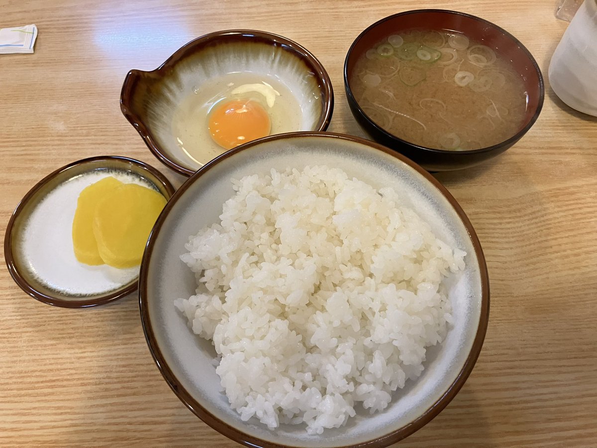 narinaryo's tweet photo. #とん楽 
しょうが焼肉定食(生玉子付き)820円
😋😋😋😋
#市が尾 #定食屋 #tkg #生姜焼き 
とん楽
045-973-9689
神奈川県横浜市青葉区市ケ尾町1064-4 
https://t.co/zth3jeuH7z https://t.co/mylKFBGnll