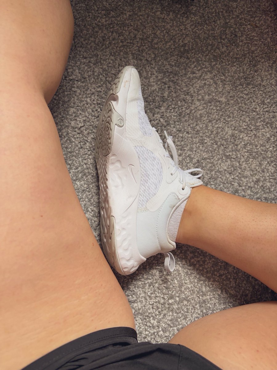 Footslut_alexa's tweet photo. Going for a run, who wants the sweaty socks after 🤏🏻😂😘 https://t.co/mTlwbFUPew