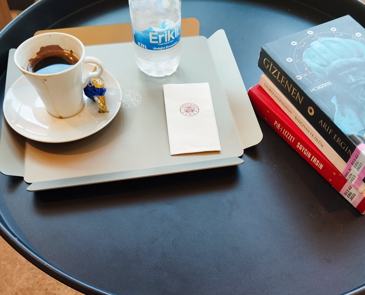gulsen06_34's tweet photo. Mekânı özlemişiz 😌 ☕📚
#ramikütüphanesi https://t.co/ntmCBtxb3i