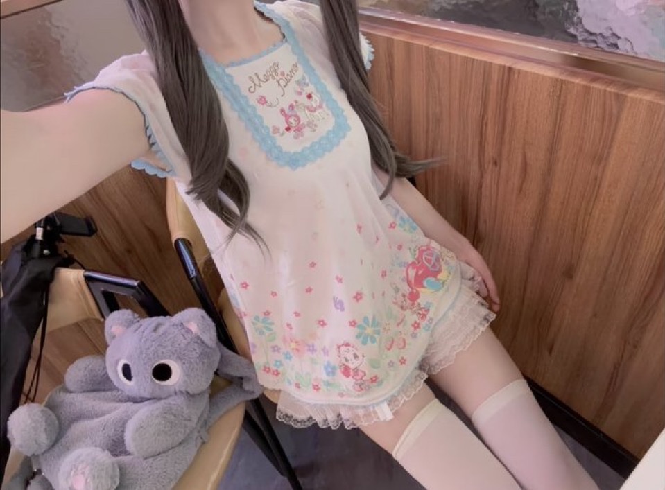 melissa06qt6's tweet photo. 开始啦！现拍的饺子皮福照有人看嘛...当一次女菩萨！！！   是粉哒看完不许瞎说😤     赶紧看，我要删了……🧐🧐 https://t.co/wGkpsfXDXq