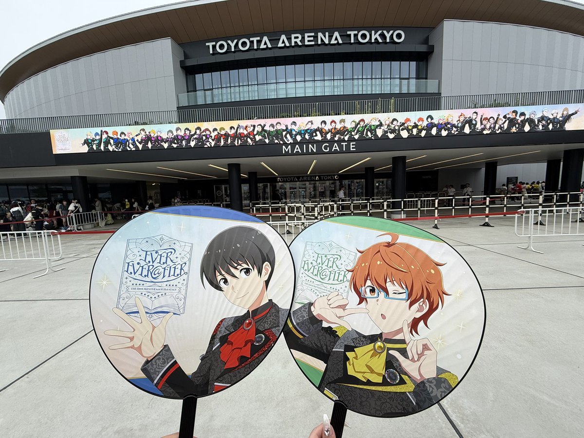 ringotabete_18's tweet photo. スペライと11th兼業で大忙しな1日だったけど11thもたのしかったしサイン会も参加できたしうれしー( ᵒ̴̶̷̤⌔ᵒ̴̶̷̤ )社会人すぎる色紙の渡し方ツボ https://t.co/9nW4JpZZ5Z