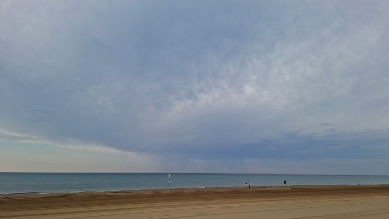 arpaveneto's tweet photo. #balneazione ultimi controlli #Arpav su mare e laghi, ok per i bagni di fine estate 
La #stagione #balneare in Veneto quest'anno prosegue fino al 30 settembre, ma per i laghi montani si è conclusa il 31 agosto
vai al comunicato https://t.co/hsT9VhlzQm https://t.co/sR6yW06ZmG