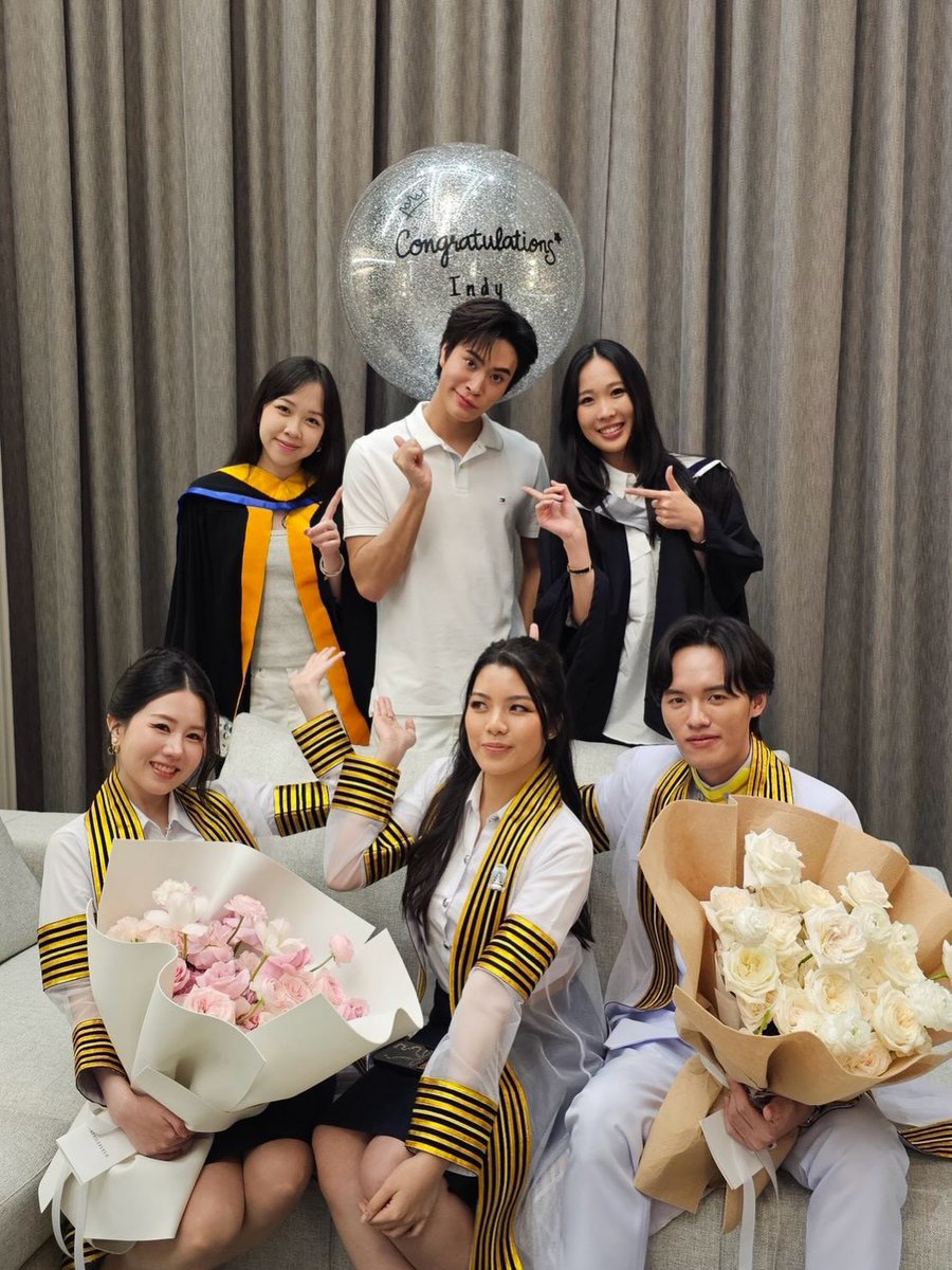 GeminiHome_TH's tweet photo. IG : onlywithenjie 

 🎓💐

#Gemini_NT #เจมีไนน์ @gemini_ti https://t.co/15YLhfk2ec