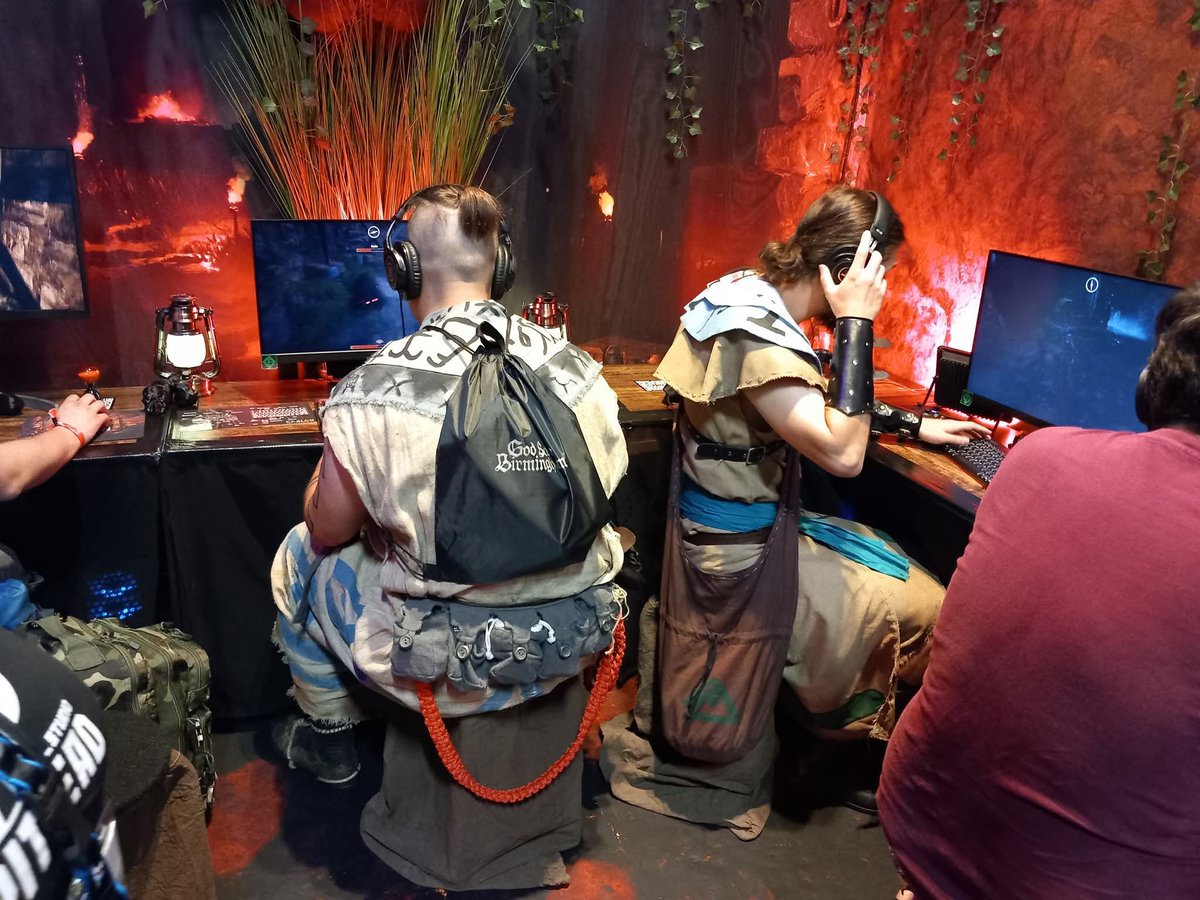 PitheadStudio's tweet photo. Cralon ⚒️🦉🦇 Community Corner

A lot of cool cosplayer came to our convention booth to play our Cralon demo last year. Here are some of them. 
(More cosplays to follow at some point in the coming weeks.)

#cralon #pitheadstudio #indiedev #gamedev #cosplay #community https://t.co/xVXzAlRO59