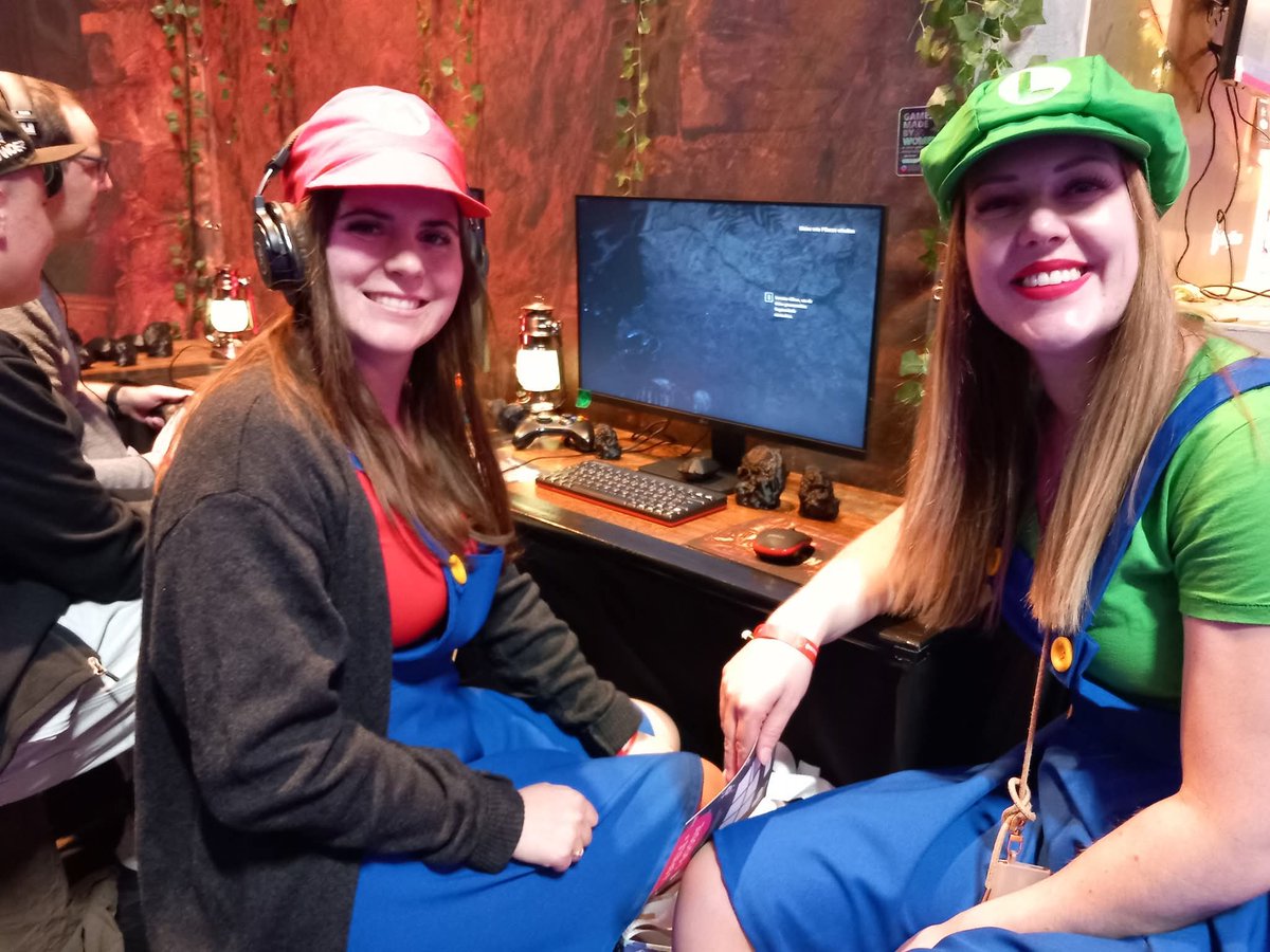 PitheadStudio's tweet photo. Cralon ⚒️🦉🦇 Community Corner

A lot of cool cosplayer came to our convention booth to play our Cralon demo last year. Here are some of them. 
(More cosplays to follow at some point in the coming weeks.)

#cralon #pitheadstudio #indiedev #gamedev #cosplay #community https://t.co/xVXzAlRO59