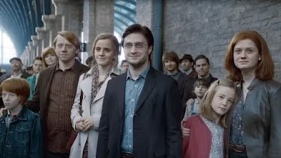 ecosdeazkaban's tweet photo. ¿Qué fue de Harry, Hermione, Ron, Neville, Luna y Draco después de la batalla de Hogwarts? ⚡ La historia no terminó con la caída de Voldemort.

https://t.co/ZLULUmsZrk https://t.co/yDqHrPNAIw