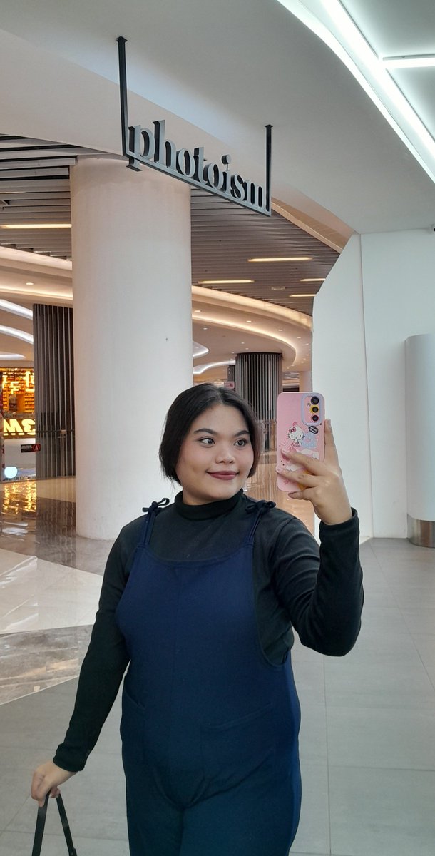hyskjhn_'s tweet photo. from this 90kg        to this 77kg 

dengan menggunakan baju yang sama .. sebenernya klo dibadan aku ngerasa blm ngaruh sih, soalnya perutku masih buncit haha.. cuma kerasa nya di pipi dan di leher HAHA AKHIRNYA AKU PUNYA LEHER 😭😭😭 https://t.co/JWXyNwO4yP