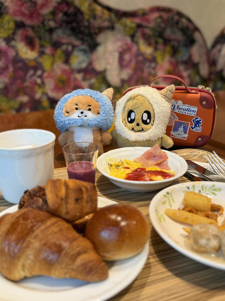 NanaQmura's tweet photo. 🇰🇷に数回行けそうな金額のディズニーバケパ　贅沢気分を味わせてもらった😅

リーチフォーザスター　息子はコレ見て転職決意  

リーチ 今までありがとう😊　
今日も無事行われますように💫

#reachforthestar https://t.co/eMVNptIGIv