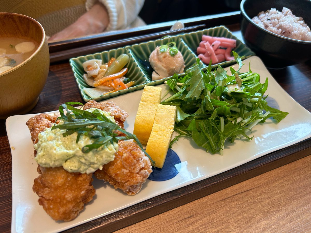 Re_uniony's tweet photo. ちょっと早いけど打ち合わせ終わりに母と夕ご飯。 https://t.co/kV8BF0NJtR