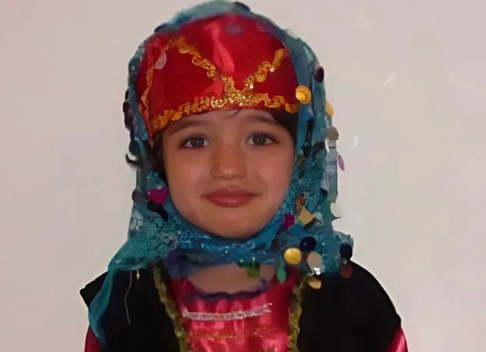 Sarah_Kazeemi's tweet photo. شهریور داره تموم می‌شه، مثل همیشه به یادِ تو... #سارینا_اسماعیل‌زاده https://t.co/8rZmDdpjgp