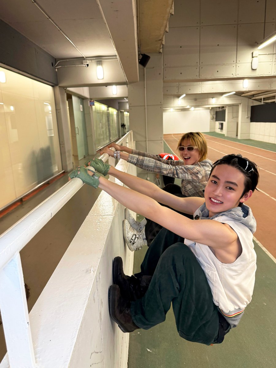 twnti3s's tweet photo. 260912 IG : CORTIS
Music Bank in Barcelona : 🐒🐒
#MARTIN #SEONGHYEON #eomparkz
ตุวหยั่ย ตุวเร้กกกก (˶‾᷄ ⁻̫ ‾᷅˵)♡ https://t.co/3h21QmquSi