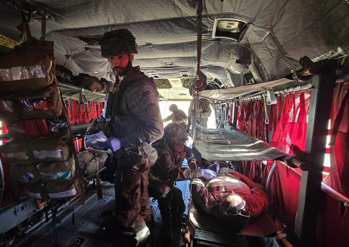 EMADmde's tweet photo. Los militares que integran la Brigada Multinacional en Eslovaquia, liderada por España, completan su formación sanitaria.
⚕️Perfeccionan procedimientos comunes de asistencia táctica en escenarios realistas y de alta exigencia.
¡Juntos somos más fuertes! #MOPS @NATOTFSlovakia @EjercitoTierra