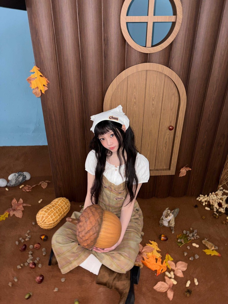ILLIT_twt's tweet photo. 🤎🥜👀🤎

#WONHEE #원희 #ILLIT #아일릿 https://t.co/WleNFSZAXM