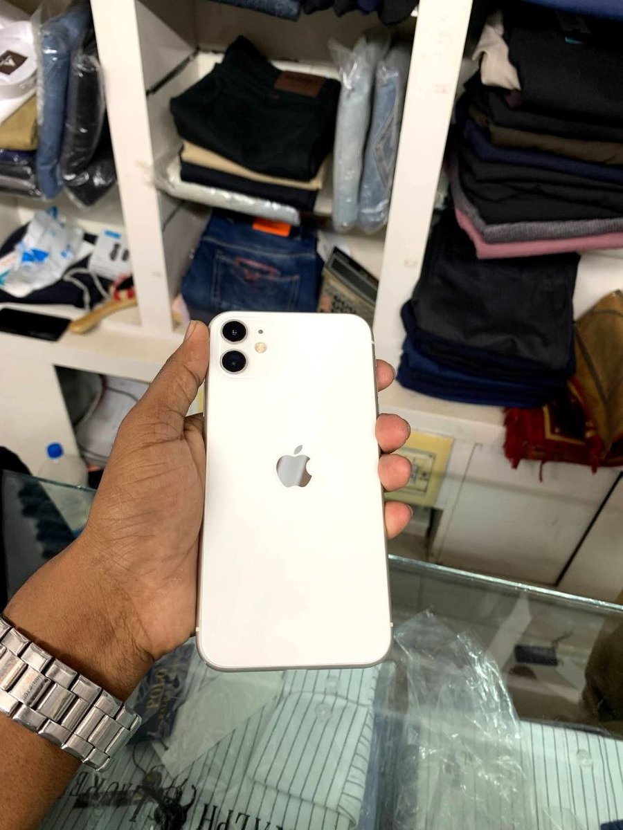 Ovi_canvas's tweet photo. @ZoomexOfficial Model: iPhone 11 (128GB)
I won't sell it because it's my most reliable companion for memories and travel. It effortlessly handles my daily chart analysis and trading apps without glitches. Plus, 128GB storage keeps all essential files perfectly safe. #ZoomexStory #MyFirstIPhone https://t.co/4ky9ewjA1j