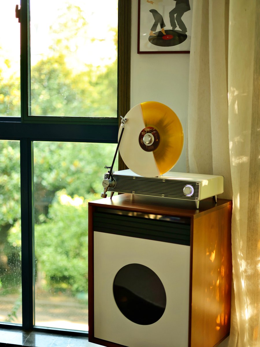 coolgeek_us's tweet photo. Stand tall. Play deep.
Re-engineering how vinyl meets the room. Vertical rotational aesthetics paired with hidden acoustic punch—designed for those who demand a true centerpiece.
#CoolGeek #UprightVinyl #SpatialDesign #AestheticTech #AudioEngineered #InteriorInspo https://t.co/O98wneoNy3