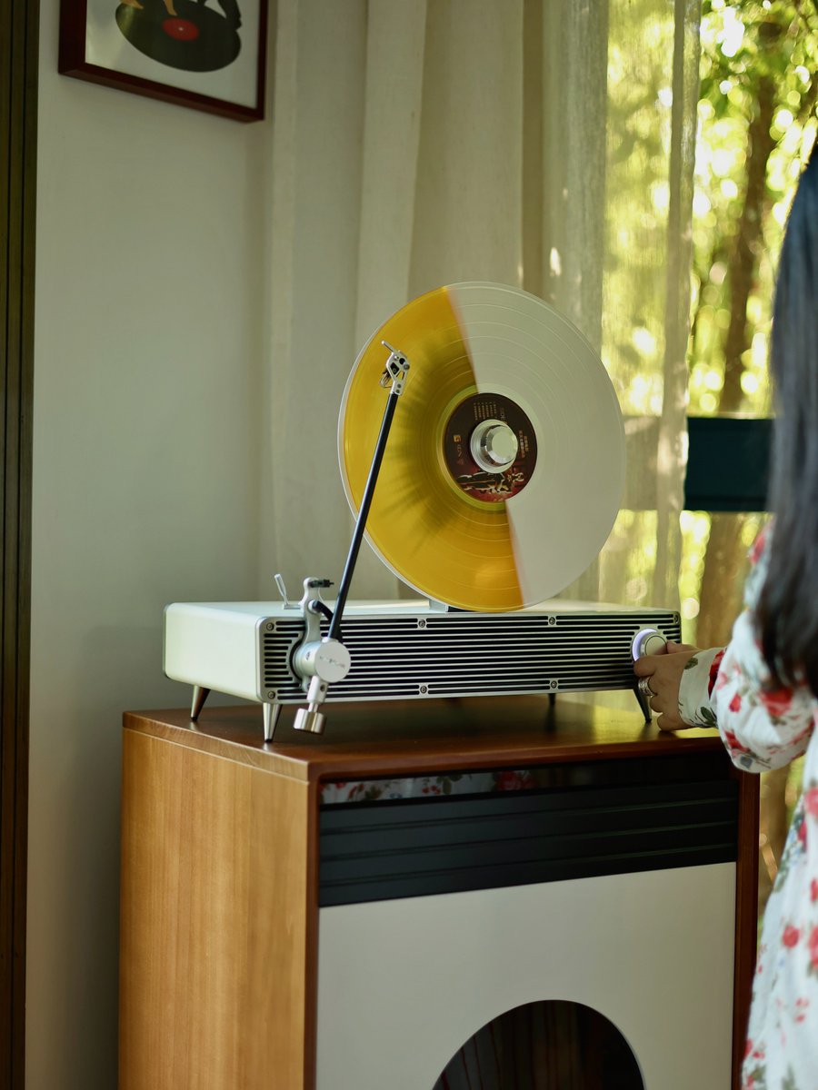 coolgeek_us's tweet photo. Stand tall. Play deep.
Re-engineering how vinyl meets the room. Vertical rotational aesthetics paired with hidden acoustic punch—designed for those who demand a true centerpiece.
#CoolGeek #UprightVinyl #SpatialDesign #AestheticTech #AudioEngineered #InteriorInspo https://t.co/O98wneoNy3