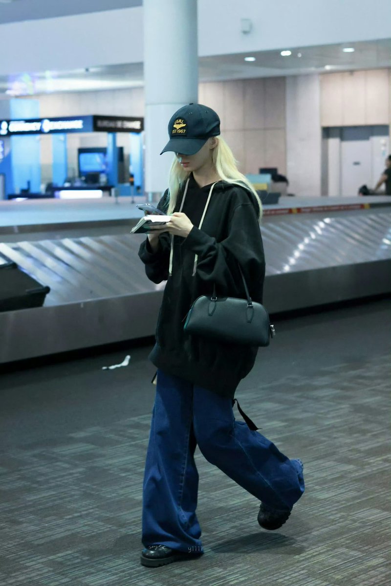 imnotonly21's tweet photo. Listening to SADDLE UP makes me proud of Winter. She has amazing talent and unique personal style.

SADDLE UP OUT NOW
#WINTER_SADDLE_UP
#윈터_새들업_음원나옴 https://t.co/N4XhCsdwvs