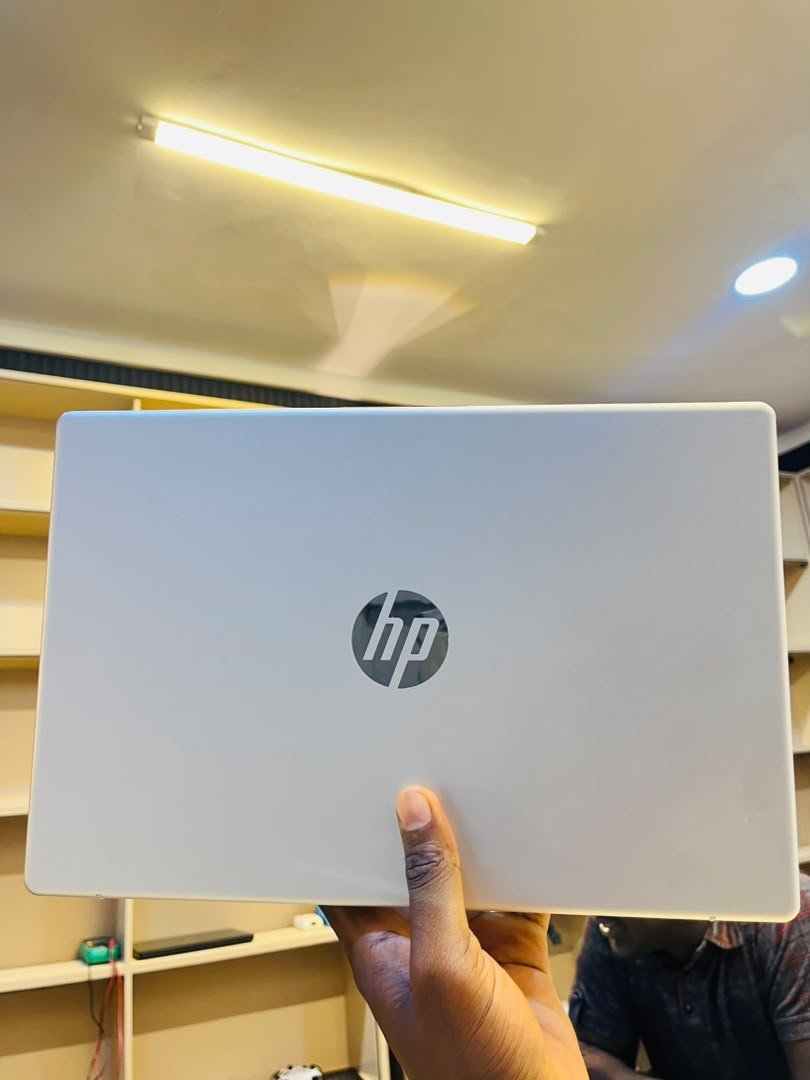 wvcomputer's tweet photo. Hp Laptop 14 
Intel Corei5 
13th generation 
512gb SSD 16gb RAM 
Keyboard Light 
Webcam 
Intel Iris(R) Xe Graphics
DM to get the price https://t.co/fLhagmcHEW