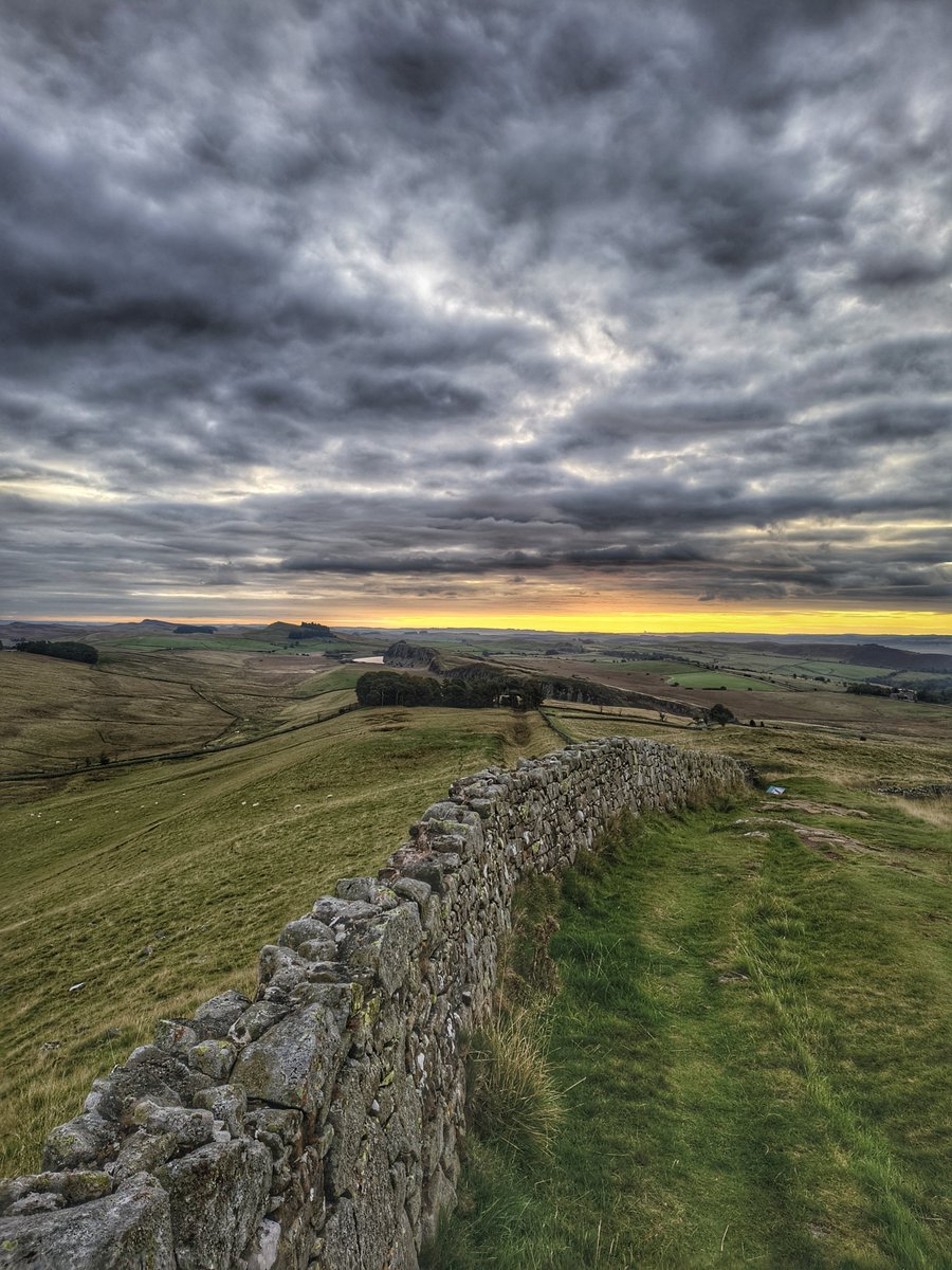 HWpath's tweet photo. Been away visiting my folks for a couple of weeks in #preston

Here's the morning view above Steel Rigg in the @NlandNP https://t.co/ZeP7cBD7MG