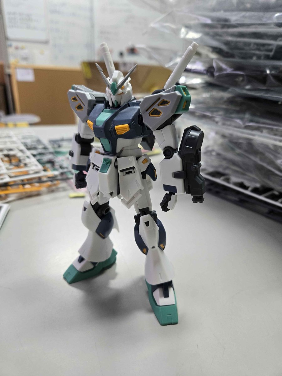 tutmokei2016's tweet photo. 量産型νガンダム仮組み終わりました！

そしてそれよりも高いアリュゼウスのランナー達 https://t.co/fq3HStBU8w