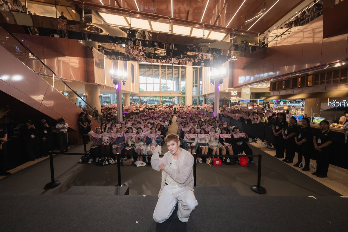 ShopeeTH's tweet photo. ไม่ว่าจะเจอ #TAEYONG กี่ครั้งก็น่ารักเสมอ
ขอบคุณความรักของ #NCTzen ทุกคนที่ส่งให้แทยงด้วยน้าา 🫶💚

#ShopeeTH #ShopeeTHxSMTrue #ShopeexTAEYONGWYLDEvent #TAEYONG_WYLD #NCT #NCT127 https://t.co/iz3jcqwS0t