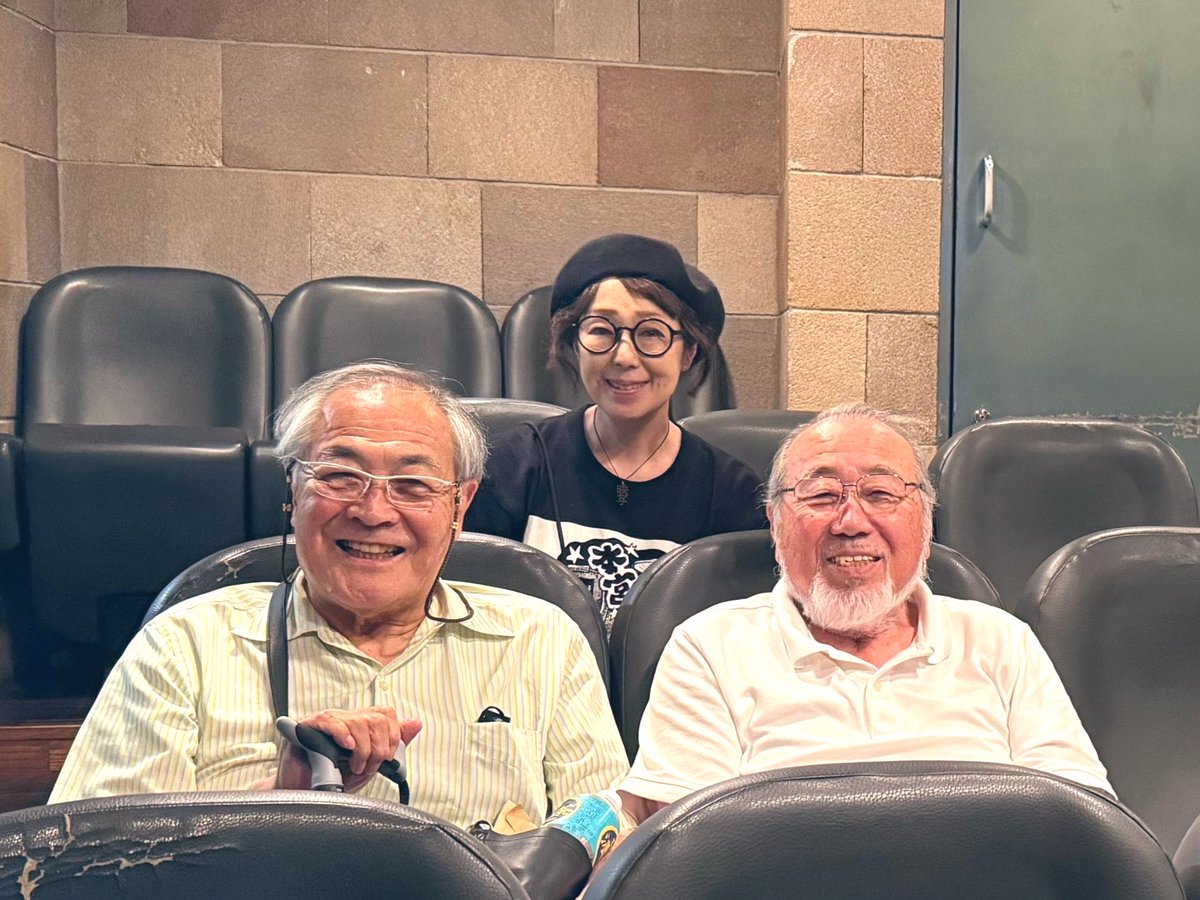 motomiyaeigeki's tweet photo. 森繁久彌主演『暖簾』（1958／川島雄三監督）
森繁久彌さん次男・森繁建さんと、俳優の小野武彦さんと一緒に鑑賞。
『暖簾』は、森繁演じる主人公とその息子（一人二役）が昆布問屋を継いでいく物語。
その映画を、森繁久彌さんの息子さんと一緒に観るという、なんとも不思議で感慨深いひととき。 https://t.co/NL7kTkcZmx