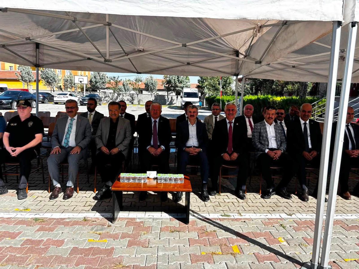 haltinsoy68's tweet photo. Valimiz Murat Duru, İl Başkanımız Hamza Aktürk, Milletvekilimiz Cengiz Aydoğdu, ve İl Protokolümüz ile birlikte 2026 - 2027 yeni eğitim - öğretim yılının başlaması nedeniyle Sağlık İlkokulunda düzenlenen törene katıldık. 

Eğitim Öğretim Yılı’nın tüm öğrencilerimize, kıymetli eğitimcilerimize, değerli velilerimize ve eğitim camiamızın tüm mensuplarına hayırlı olmasını temenni ediyorum.