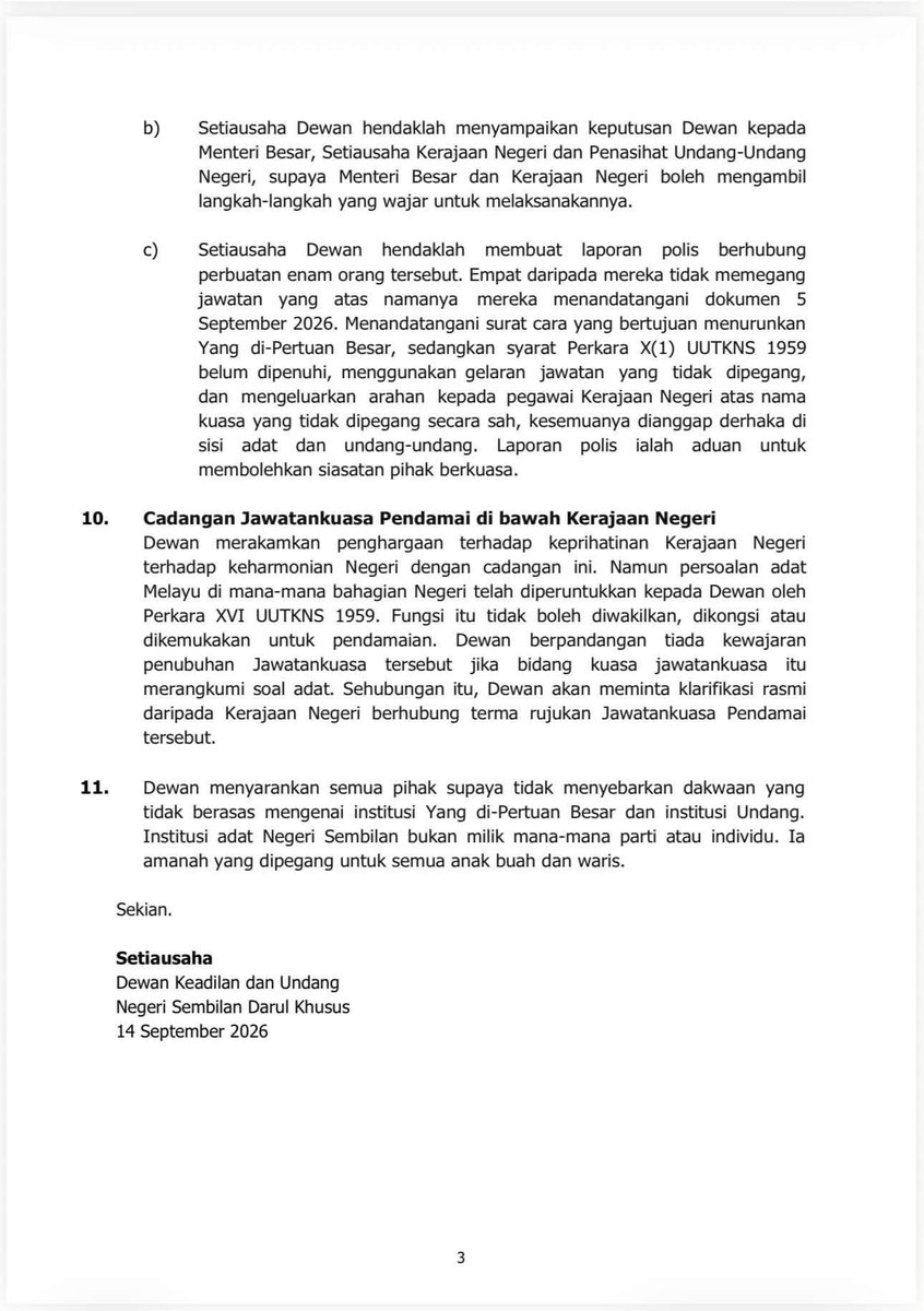 ckliio9's tweet photo. Remember the 'broker kayangan' yang feed Singapore's Straits Times pasal proklamasi jatuhkan Tuanku Muhriz tempoh hari? Today, topeng diorang kena rentap sampai ke akar umbi.

The DKU just dropped a devastating legal hammer. Bukan saja dokumen diorang declared cacat, batil, and void from the onset, tapi perbuatan signing that 5 September instrument has been officially classified as DERHAKA.

4 dari 6 orang yang sign tu didapati memandai-mandai pakai gelaran jawatan yang diorang tak pegang pun secara sah. Level semberono nak buat palace coup tapi kantoi memalsukan identiti adat. Absolute amateur hour.

Now that the constitutional machinery has been activated dan polis bakal masuk campur, the mastermind belakang tabir pun terpaksa cuci tangan sebab takut sangkut sekali.

Game over.