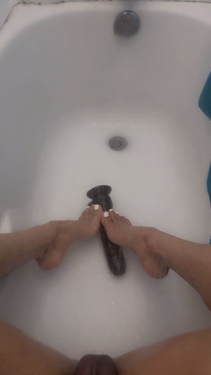 Rozyplays's tweet photo. White toes are the best 🤍

 #feet #soles #whitetoes https://t.co/ZBbxJM11fB