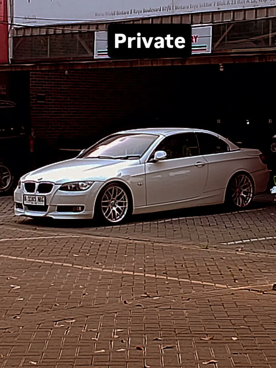 JerrellCalf1r's tweet photo. BMW E93 Cabrio (2005–2013): rarer than the E90 and the first 3 Series to feature a retractable hardtop. https://t.co/Ns4Wq2y9MB