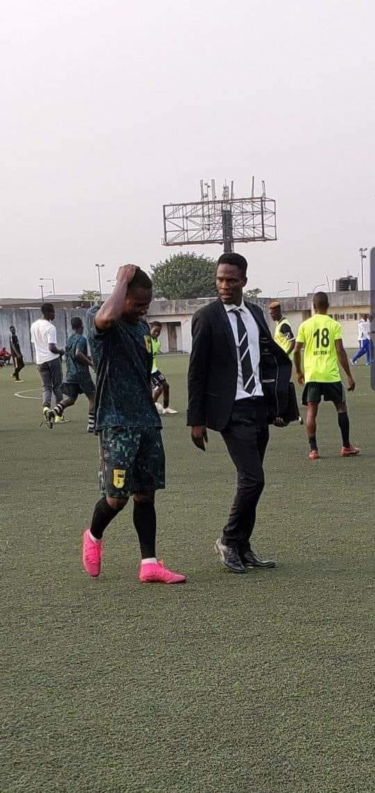 Coachayere's tweet photo. MY FIRST COACHING JOB IN LAGOS, NIGERIA - FREIBURGERWEG FC | 2019-2021

Monthly salary: 20,000 Naira.
That's 56 AED or 15 Dollars in today's exchange rate.

Immediately after graduating with a First Class Diploma from the National Institute for Sports, I moved into a full-time coaching role with Freiburgerweg FC. I didn't mind the salary structure or the terrible house in Ajegunle.

The excitement was real. The zeal to compete in Lagos was the adrenaline I needed to stay motivated.

I made coaching at FREIBURGERWEG FA look attractive in the way the players played and how I presented myself on matchday 

But beneath the surface was a real challenge. From players' welfare, to training pitch, to training equipment.

We wanted to make a big statement in Lagos.
And we did.

From 20k salary to Dubai. The journey is the lesson.

#CoachingJourney #NigerianFootball #TheBeginning