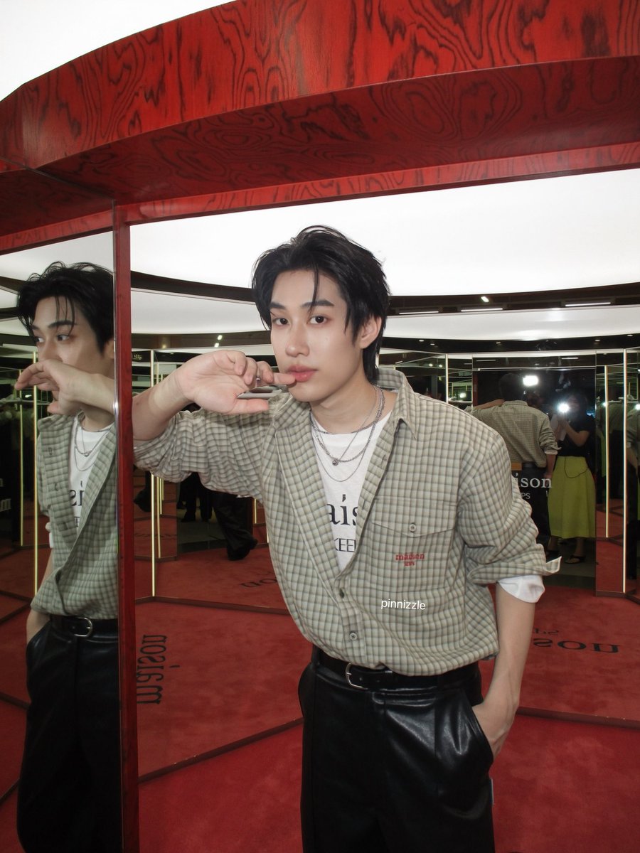 pinnizzle's tweet photo. หล่อจริง กล้องเก็บความหล่อไว้ไม่หมด การันตีจากมือคนถ่ายและสัมเอง มารยาทดี มืออาชีพสุดๆ ไม่แปลกใจเลยทำไมมีคนรักเยอะขนาดนี้ ขอแถมให้อีก 2 ภาพคับ

#TLE_mt #28thMatimunBD 
#HappyTleDay
#TLE_mtm https://t.co/zsqinS8RJo