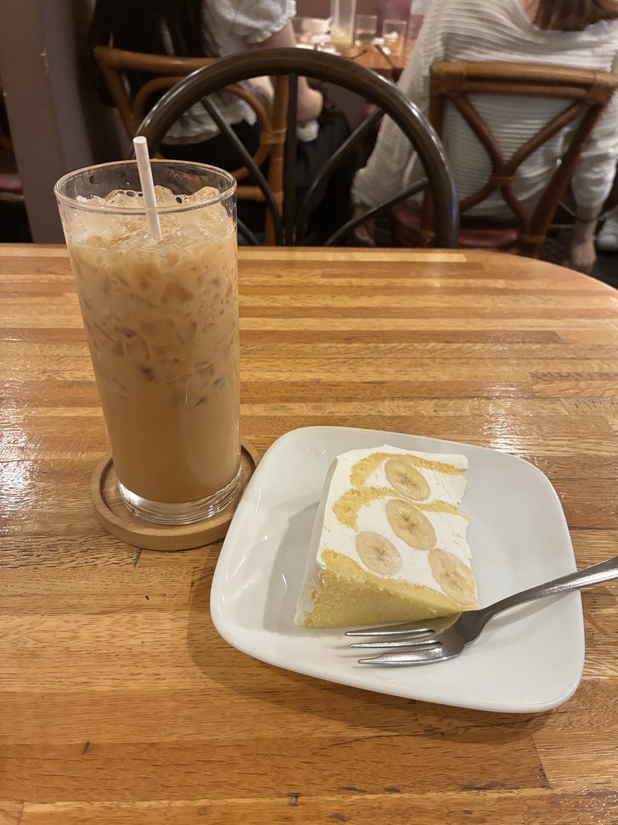 wacha1223's tweet photo. 帰りに渋谷のケニヤンってカフェに寄った🫖
今まで飲んだアイスミルクティーの中で一番美味しかった https://t.co/cZaxe1En9N