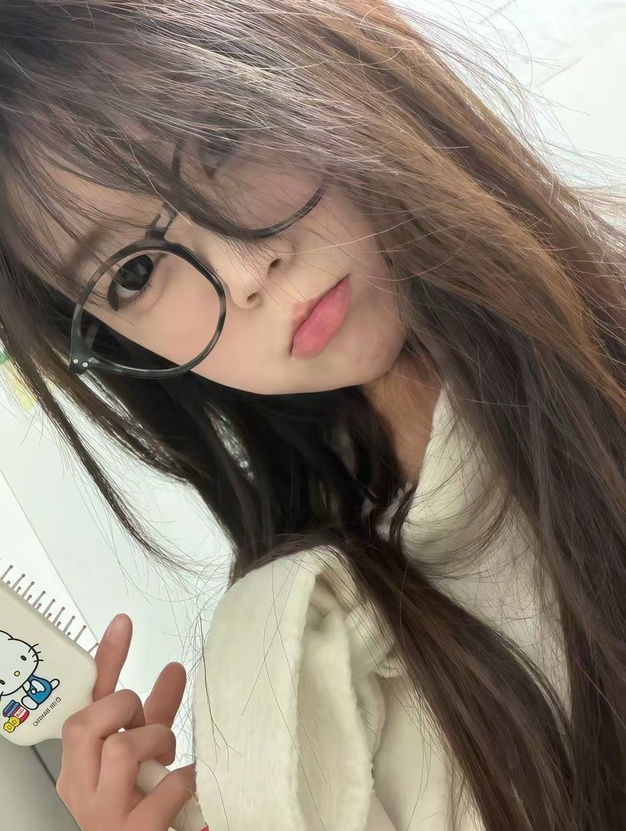 tjh4n's tweet photo. 这是我女朋友🤓 https://t.co/1OKK4IFDBv